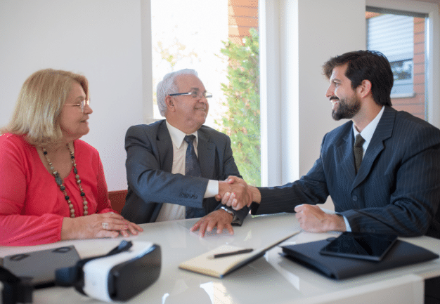 femmes et hommes collaborants ensembles